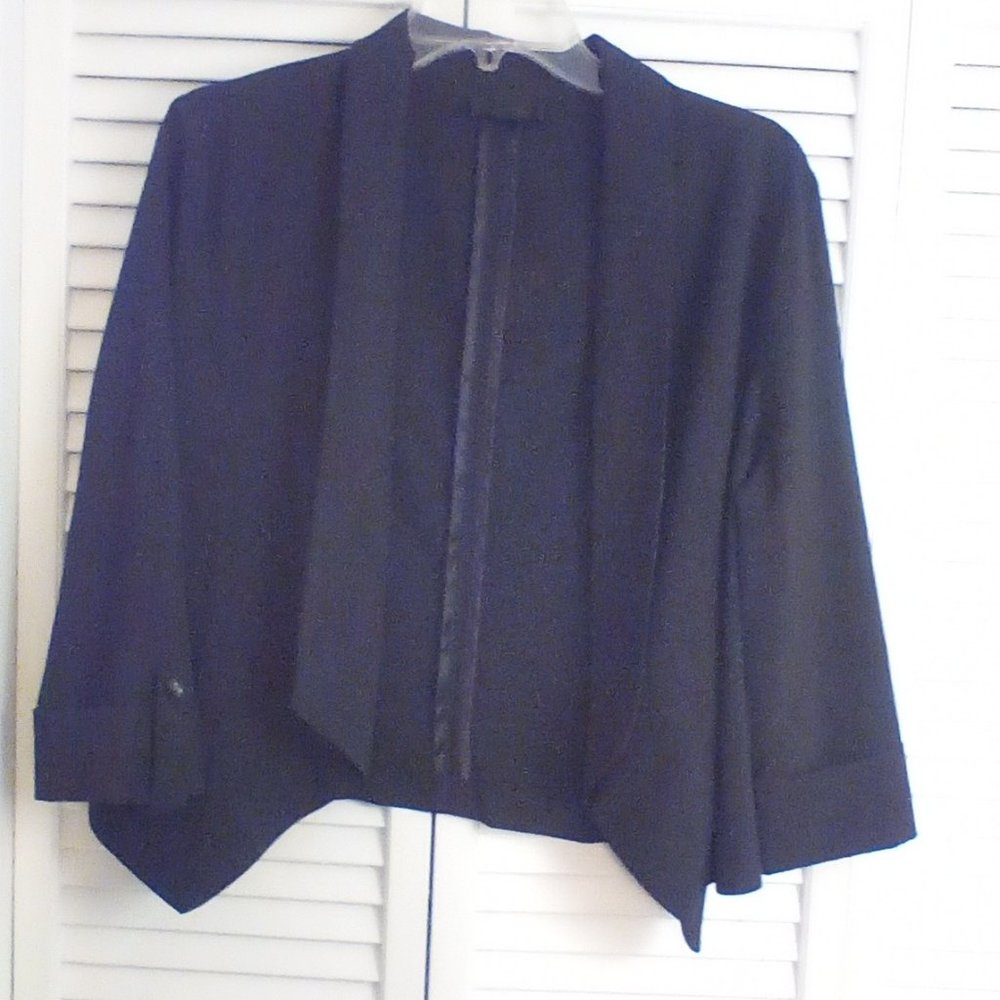 Black cropped 3/4 sleeve blazer